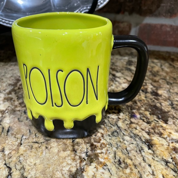 Rae Dunn POISON 3d Drip lime green and black 19.5 ounce mug - New and never used - Picture 1 of 6